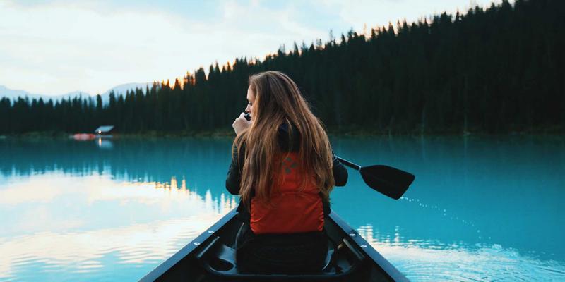 青上茶联名款设计哲学：当茶艺美学融入现代生活，品味乌龙茶道的东方智慧